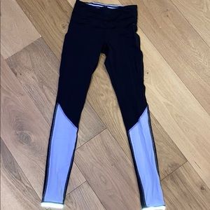 Super cute reversible Lululemon leggings.